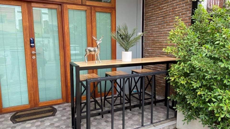 Nature Village Hostel Bangkok Exterior photo
